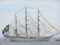 Cisne Branco sin velas redondas.jpg