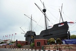 Flor de la mar y el museo.jpg